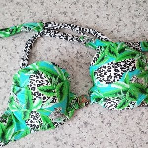 NWOT Cute bikini top